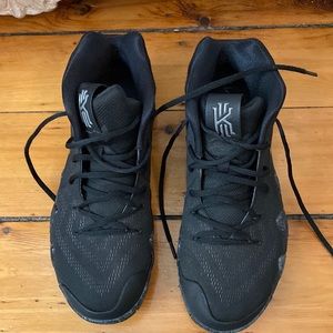 mens nike kyrie size 12 black/black grey